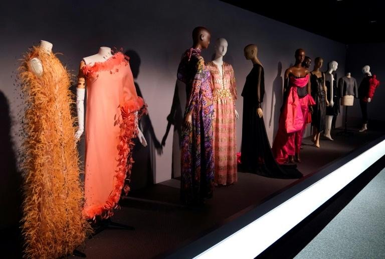 Ao longo das 60 pe&ccedil;as em exposi&ccedil;&atilde;o, o museu explora e reavalia o trabalho dos dois mestres