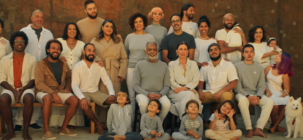 Participam da produ&ccedil;&atilde;o Gil, Flora, Bela, Preta, Flor, Nara, Jo&atilde;o, Francisco, Bem, Jos&eacute;, Mar&iacute;lia, Maria, Bento, JP Demasi, Mari&aacute; Pinkusfeld, M&atilde;eana e outros integrantes da fam&iacute;lia