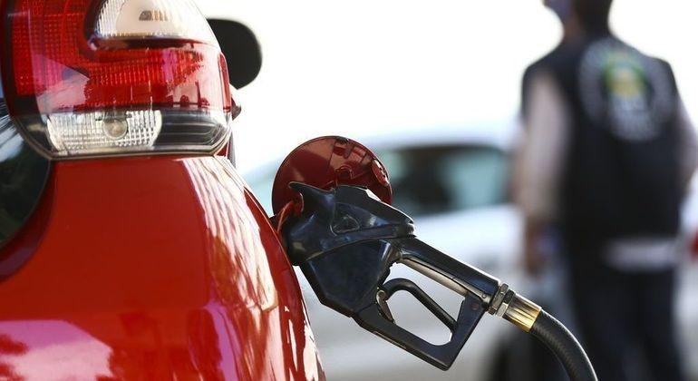 Setor sucroenerg&eacute;tico: isen&ccedil;&atilde;o de impostos federais da gasolina &eacute; inconstitucional