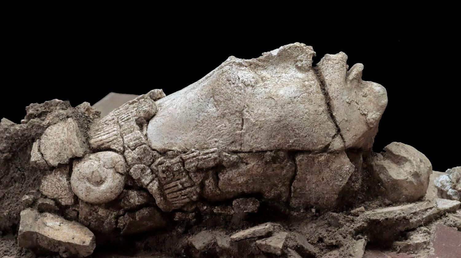 Uma cabe&ccedil;a estucada representativa do jovem deus do milho, com mais de 1.300 anos de antiguidade, foi descoberta nas ru&iacute;nas maias do complexo arqueol&oacute;gico de Palenque