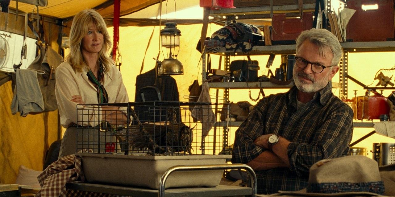 Laura Dern e Sam Neill s&atilde;o rostos conhecidos que retornam &agrave; trama que envolve humanos e dinossauros