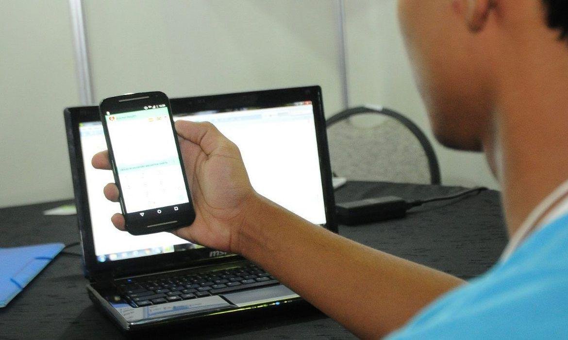 PEC 47/2021 determina que o poder p&uacute;blico promova pol&iacute;ticas que visem ampliar o acesso &agrave; internet em todo territ&oacute;rio nacional
