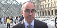 Ex-presidente e diretor do Louvre, Jean-Luc Martínez, é acusado em uma investigação por tráfico internacional de antiguidades