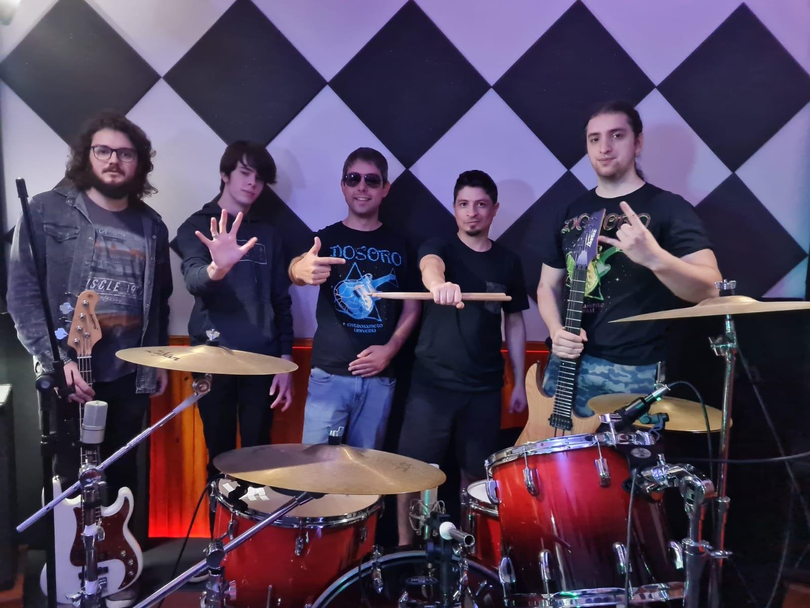 Com nova forma&ccedil;&atilde;o, a banda prepara o lan&ccedil;amento de tr&ecirc;s v&iacute;deoclipes
