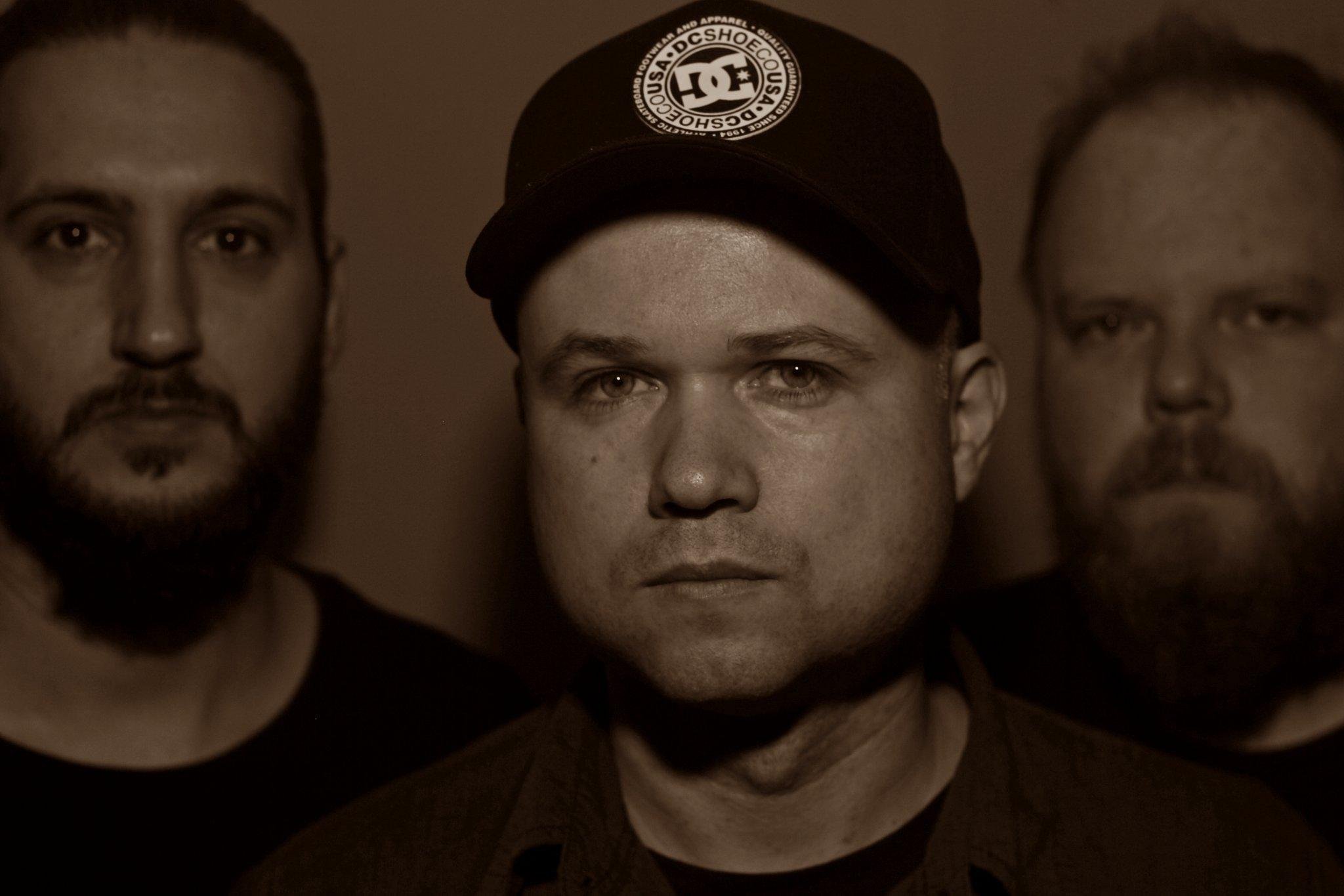 A Spinal Dive tem influ&ecirc;ncia do som dos anos 1990, como Nirvana, Alice in Chains, The Smashing Pumpkins e Green Day