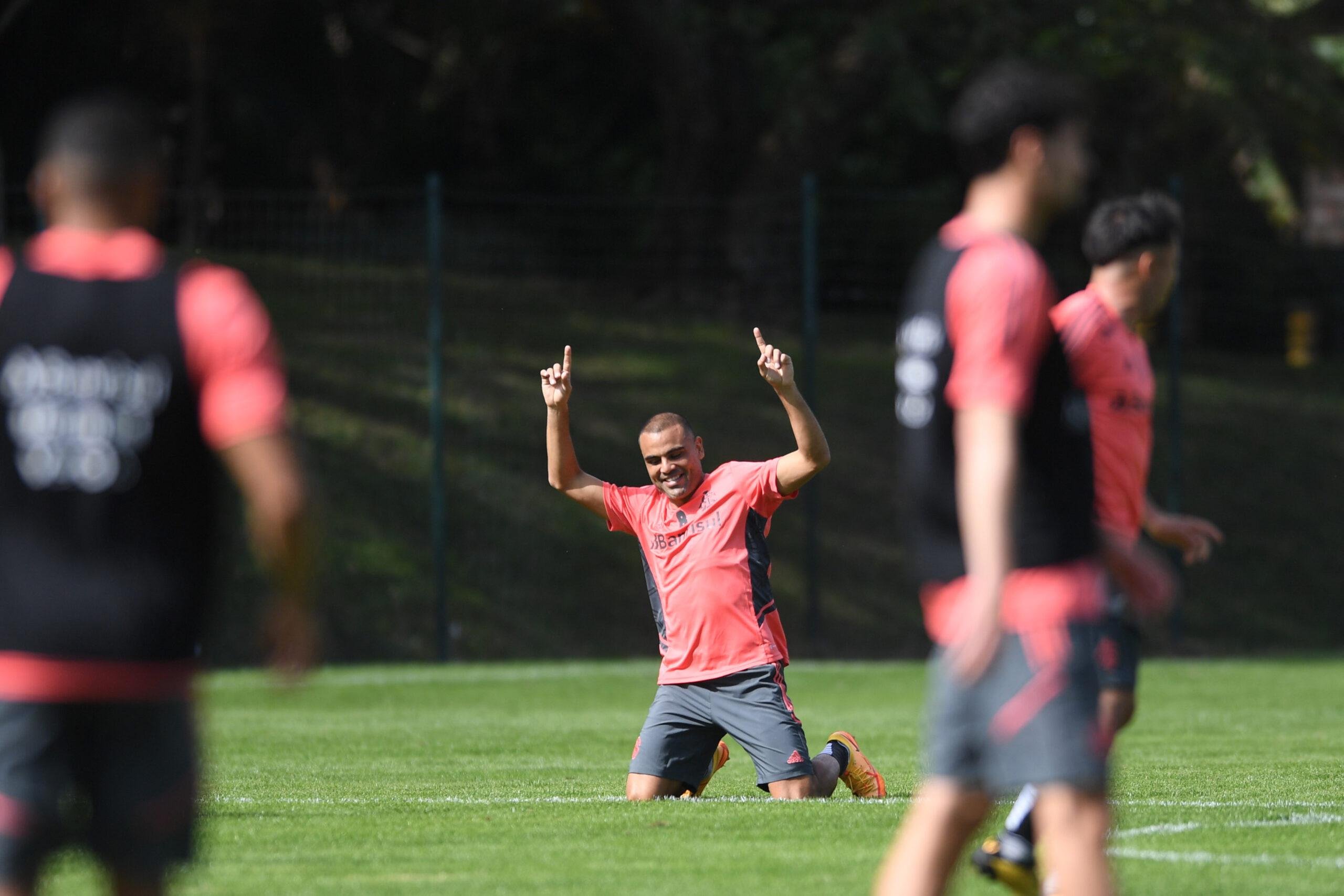 Gabriel Mercado ser&aacute; titular da zaga colorada contra o Santos