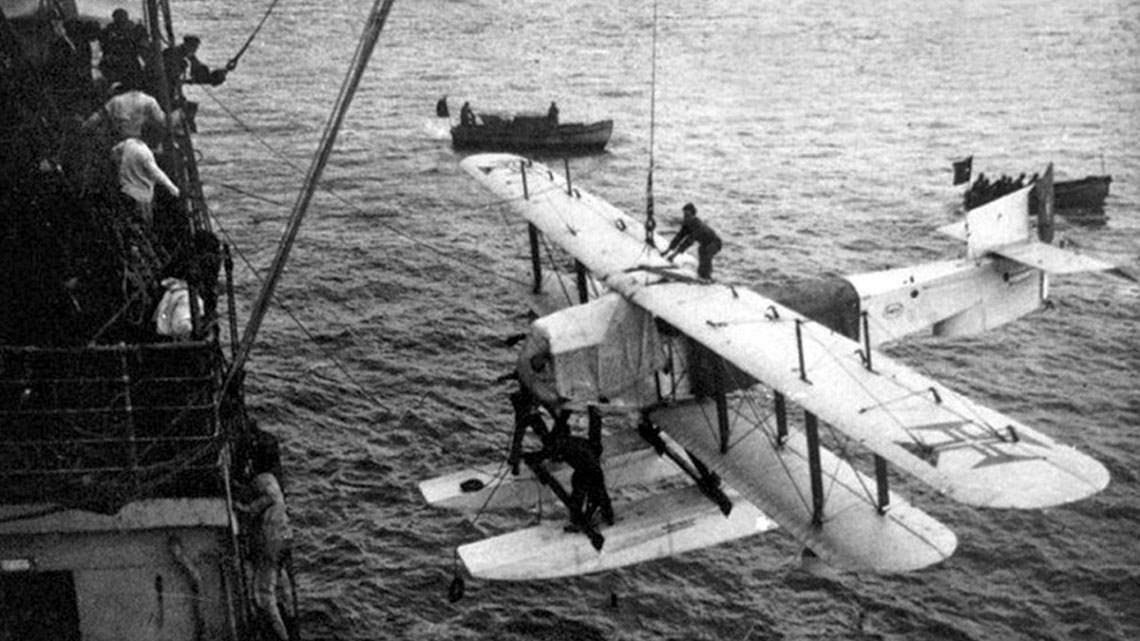 Chegada na Bahia dos aviadores portugueses.