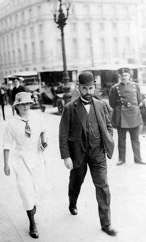 Hugo Stinnes, banqueiro e industrial alem&atilde;o.