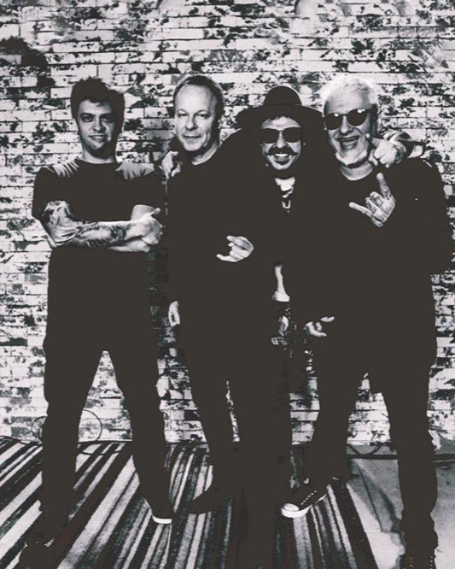 H&aacute; 33 anos a Banda Workstation dedica-se a tocar cl&aacute;ssicos do Pop Rock Nacional e Internacional