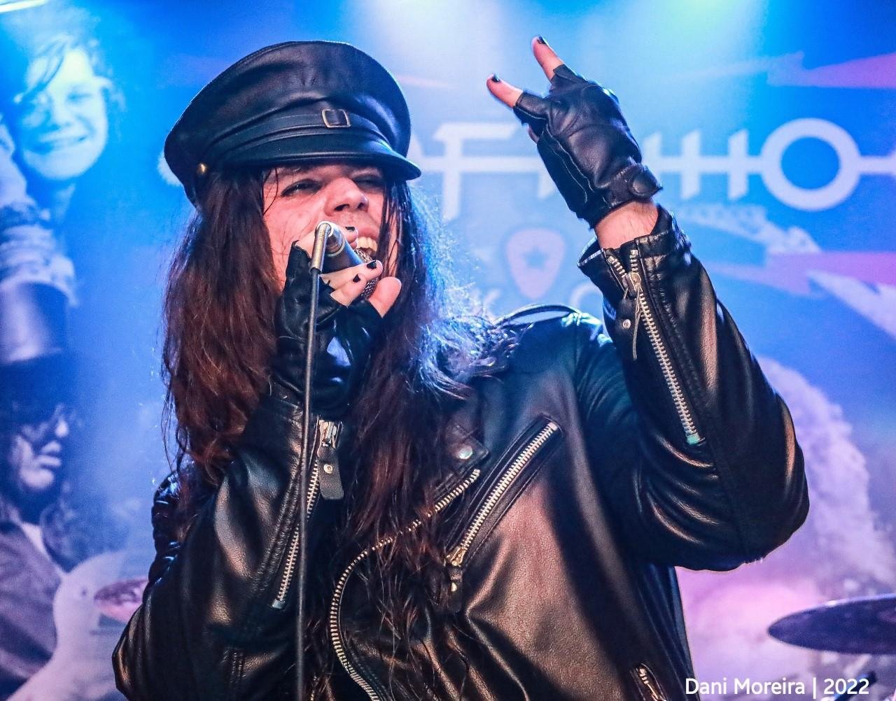 Atualmente o cantor e compositor tamb&eacute;m est&aacute; em turn&ecirc; com sua banda Gueppardo
