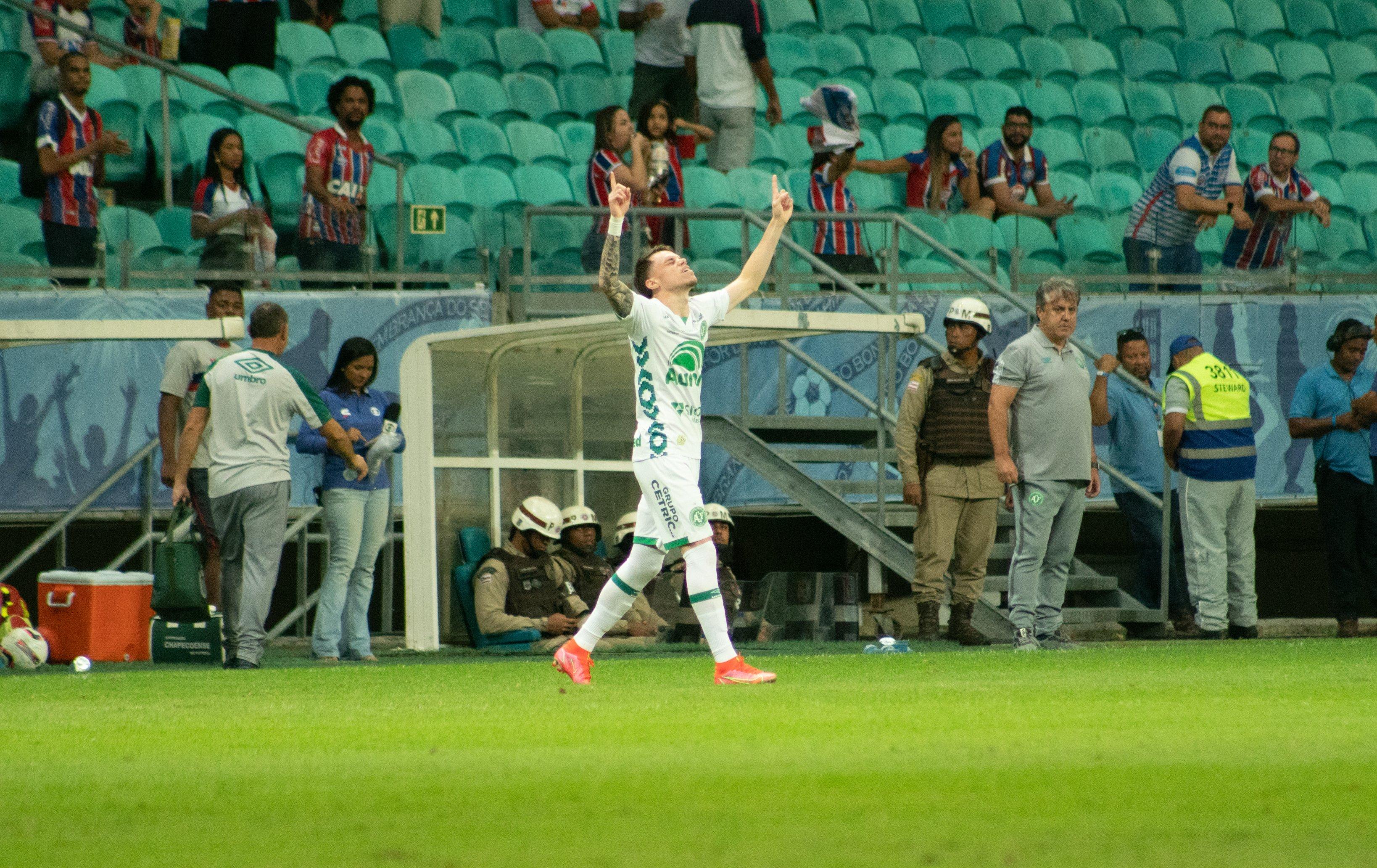 Agora, a Chapecoense foi aos 15 pontos e abriu tr&ecirc;s da Ponte Preta