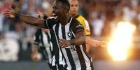 Kayque comemora o gol da vitória do Fogão no Nilton Santos