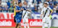 Edu comemora o primeiro gol do Cruzeiro no Mineirão