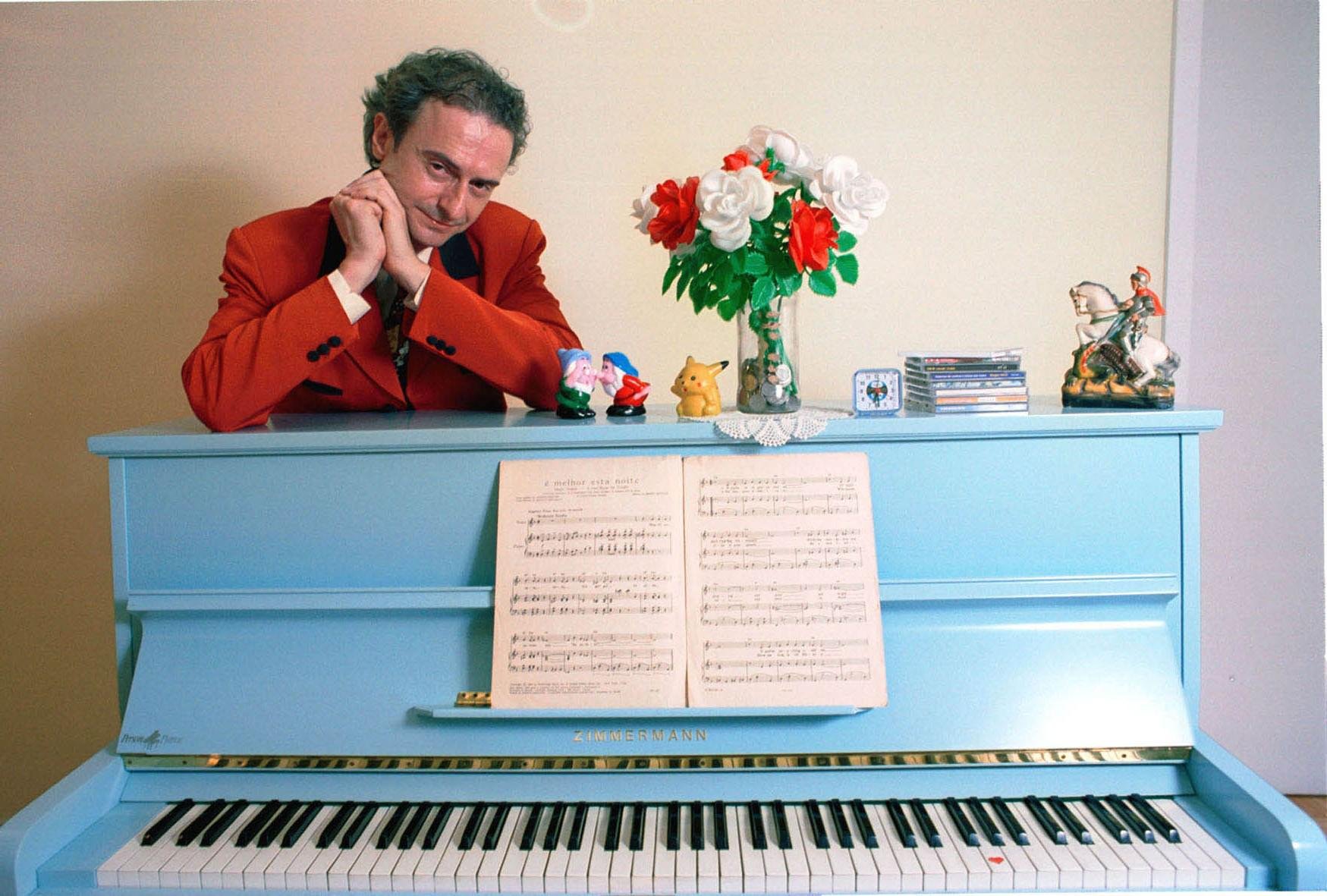 Ator, cantor, compositor e instrumentista Nico Nicolaiewsky
