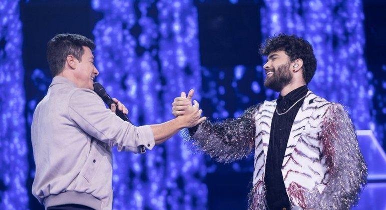 Uma parte dos participantes sobe ao palco neste domingo (19) com a miss&atilde;o de encantar os jurados em busca do grande pr&ecirc;mio