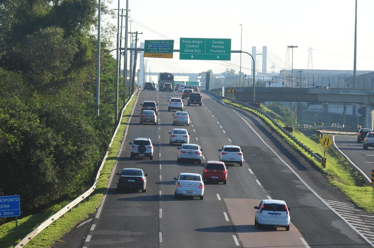 A CCR ViaSul estima que cerca de 35 mil ve&iacute;culos devem passar pela Freeway neste domingo