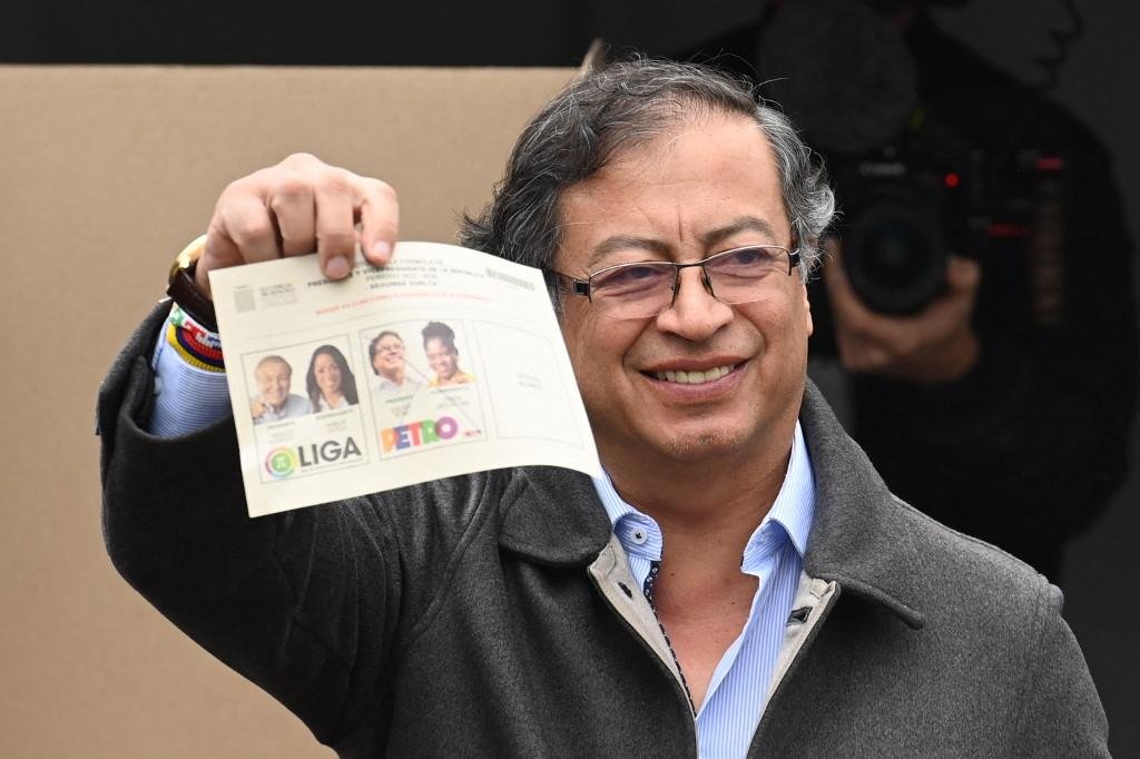 O ex-guerrilheiro e senador venceu elei&ccedil;&otilde;es presidenciais neste fim de semana