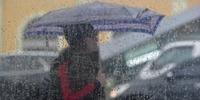 Guarda-chuva se tornou item fundamental nos últimos dias em Porto Alegre