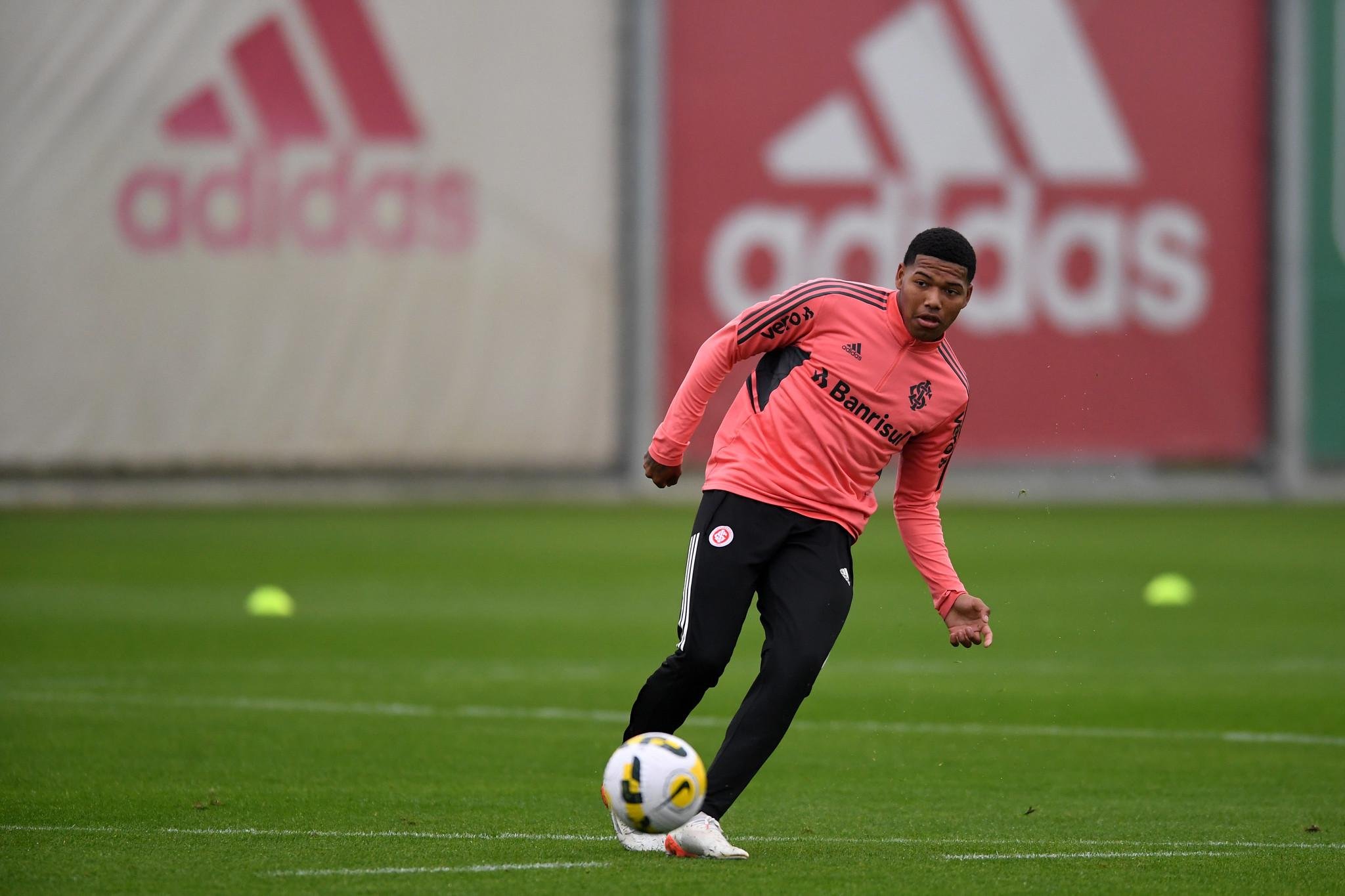 Thauan Lara vai estrear no profissional do Inter