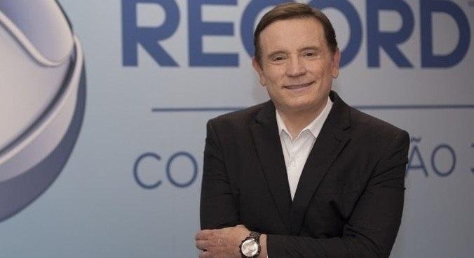 Cabrini venceu o pr&ecirc;mio de Melhor Jornalista 2021 do &Aacute;rea Vip - Melhores da M&iacute;dia