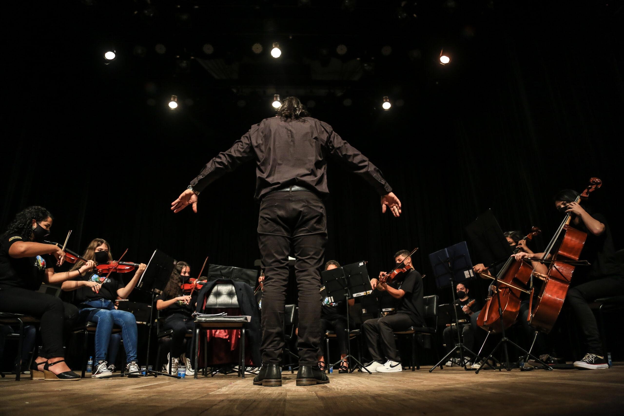 Encerramento da Feira no dia 14 de maio foi com a Orquestra Vicente Palotti, no Theatro Treze de Maio