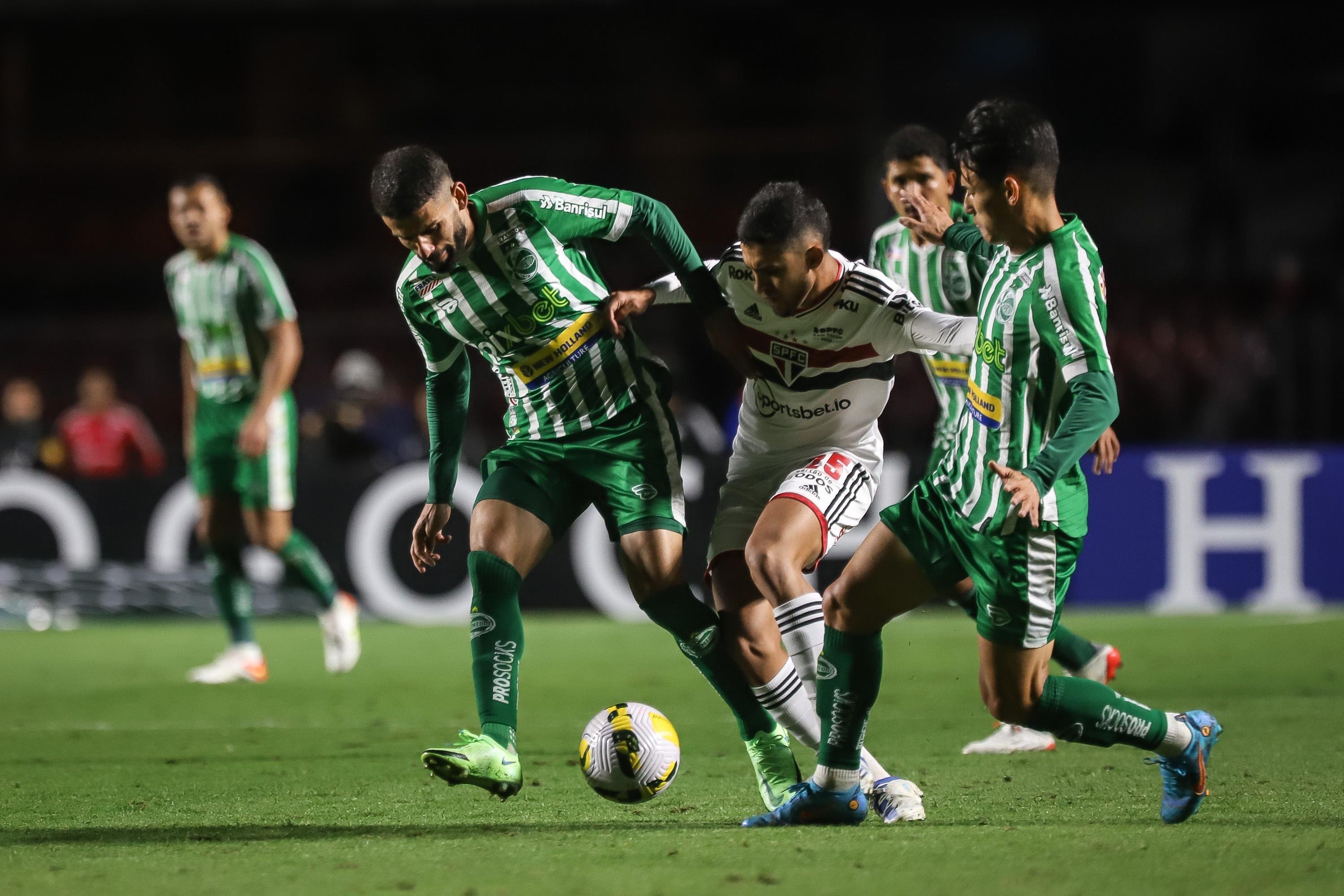 Com placar zerado, Tricolor fica na oitava posi&ccedil;&atilde;o e time ga&uacute;cho no pen&uacute;ltimo lugar da tabela do Brasileir&atilde;o