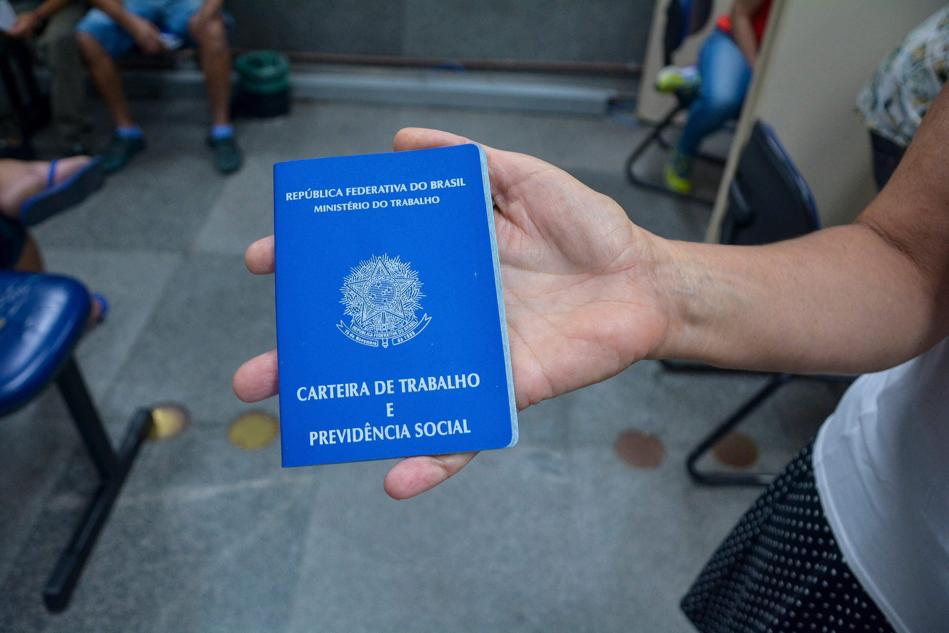 Os sal&aacute;rios variam entre R$ 1.212,00 e R$ 3.036,00
