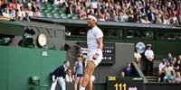 Rafael Nadal comemora vitória na estreia de Wimbledon