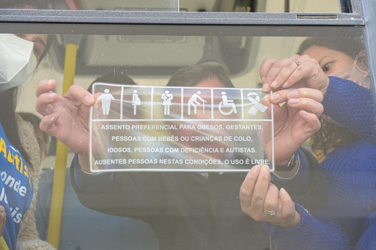 Todos os 240 &ocirc;nibus da Visate, empresa respons&aacute;vel pelo servi&ccedil;o, est&atilde;o sendo adesivados