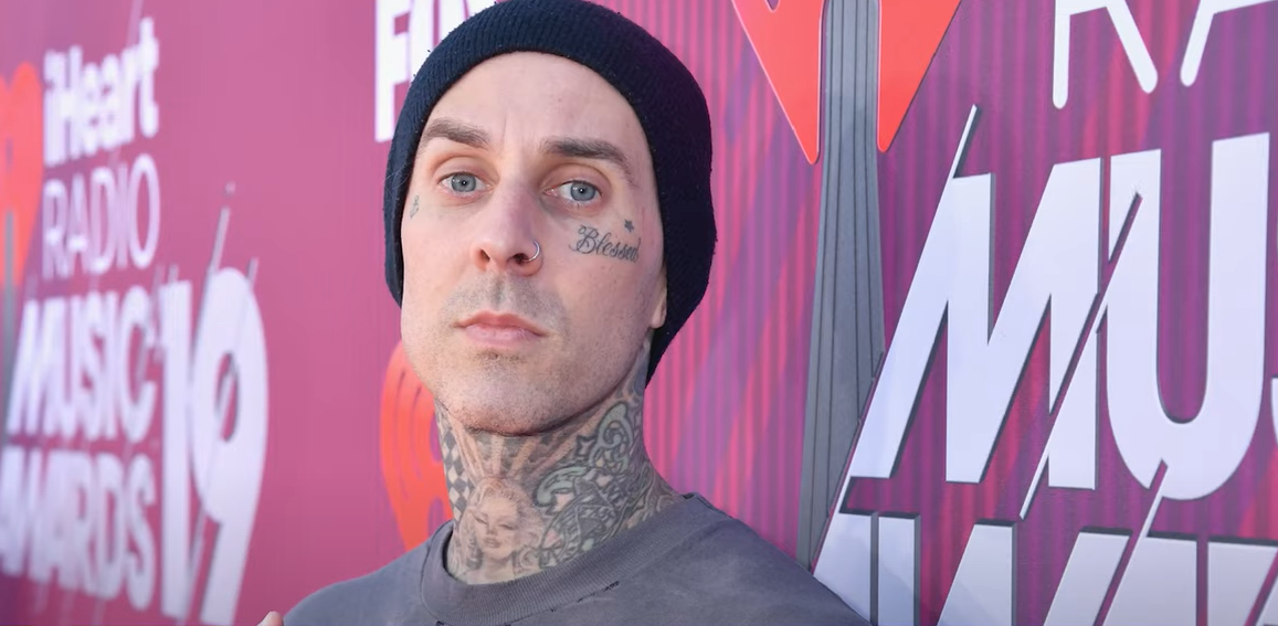 O baterista da banda Blink-182 deu entrada no Hospital West Hills, mas depois foi fotografado sendo transferido de ambul&acirc;ncia para o hospital Cedars-Sinai