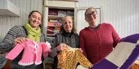 Iniciativa conta com 10 voluntárias que produzem manualmente as peças de roupa com tecidos vindos de doações