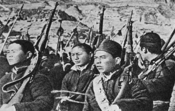 Os ex&eacute;rcitos formados por rebeldes assassinaram milhares de pessoas.