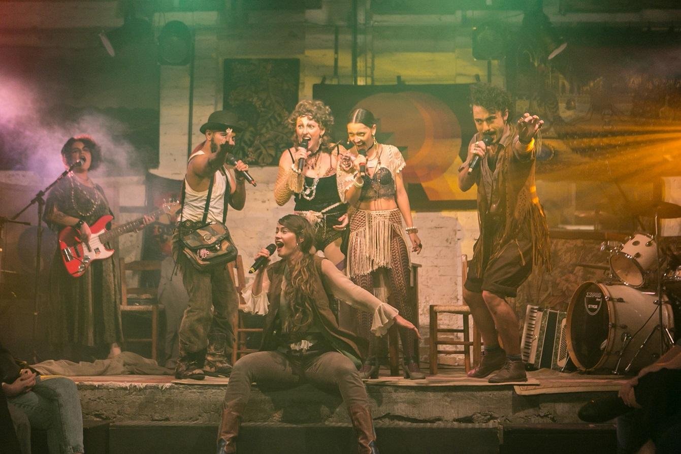 &ldquo;Trago Sorte Mentira & Morte&rdquo; &eacute; o quinto espet&aacute;culo de repert&oacute;rio do Grupo Cerco, coletivo teatral com 12 anos de trajet&oacute;ria