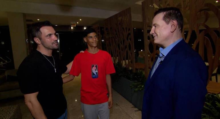 Depois das pol&ecirc;micas, o ex-jogador de futsal Falc&atilde;o anunciou que ser&aacute; o novo empres&aacute;rio do Luva de Pedreiro