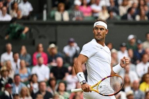 Nadal est&aacute; nas oitavas de final em Wimbledon