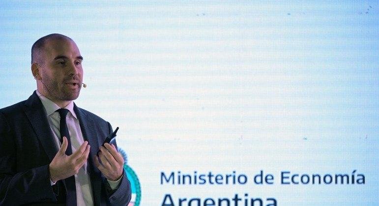 Pol&iacute;tica interna e crise social minou sua presen&ccedil;a no cargo