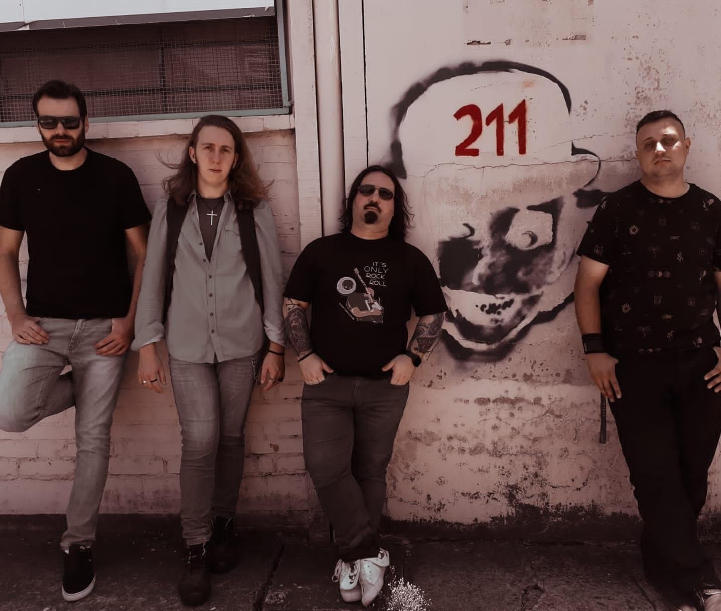 "Capa Preta Rock&rdquo; &eacute; uma banda que transita em vers&otilde;es divertidas da MPB adaptadas para o Rock e m&uacute;sicas autorais
