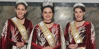 A rainha da feira, Ana Carolina Martins, a primeira princesa, Graciele Borges, e a segunda princesa, Gabriela Huber, visitaram o Correio do Povo