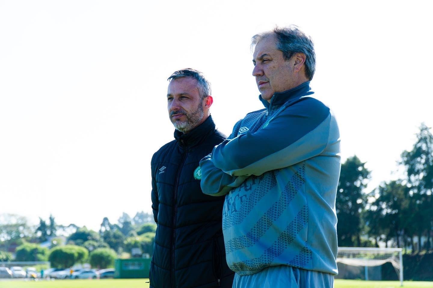 Treinador foi desligado com clube pr&oacute;ximo &agrave; zona de rebaixamento &agrave; C