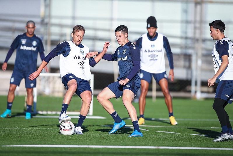 Lucas Leiva &eacute; uma das tr&ecirc;s contrata&ccedil;&otilde;es do Gr&ecirc;mio