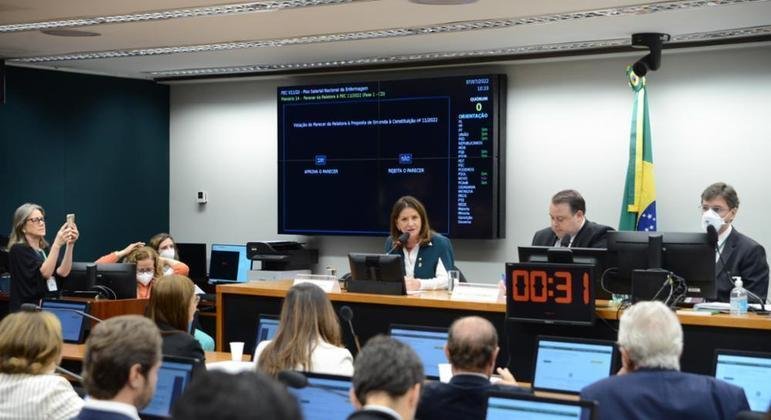 Comiss&atilde;o Especial que analisou PEC do piso salarial para enfermagem