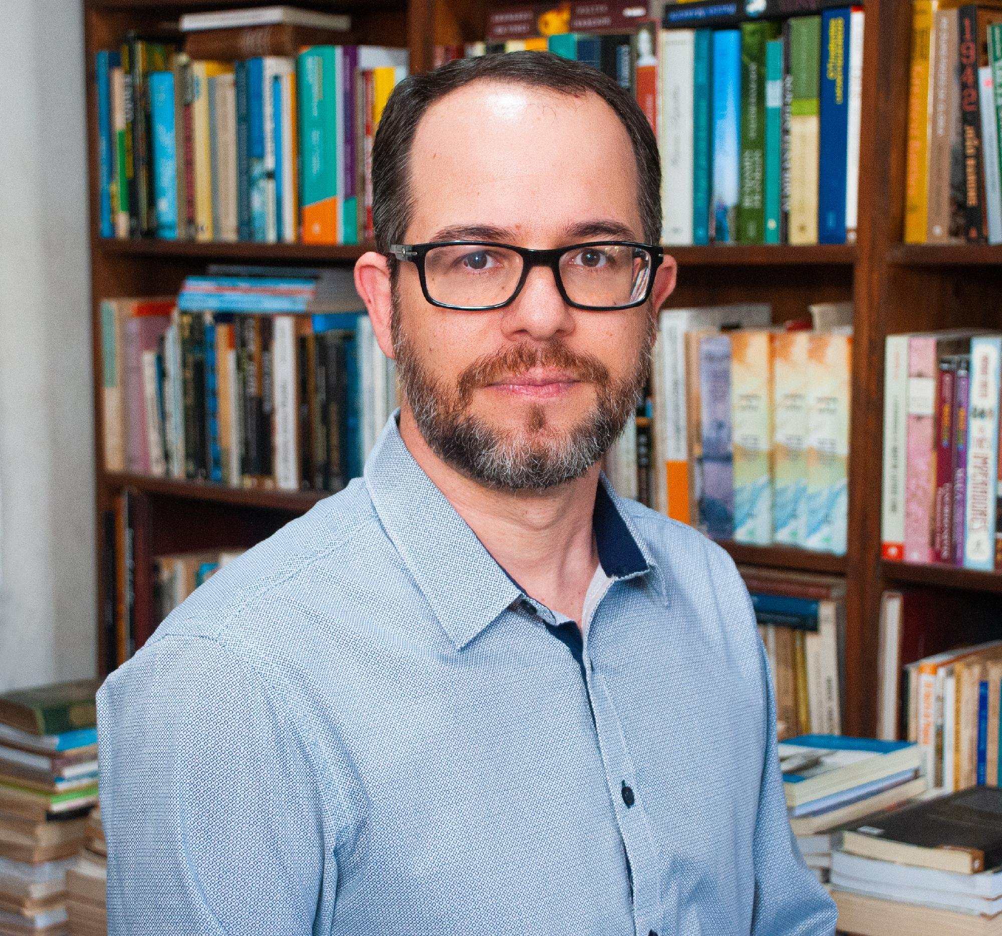 Al&eacute;m da nova publica&ccedil;&atilde;o, Trespach tamb&eacute;m assina outros 15 livros e diversos artigos e mat&eacute;rias para jornais e revistas nacionais e internacionais.