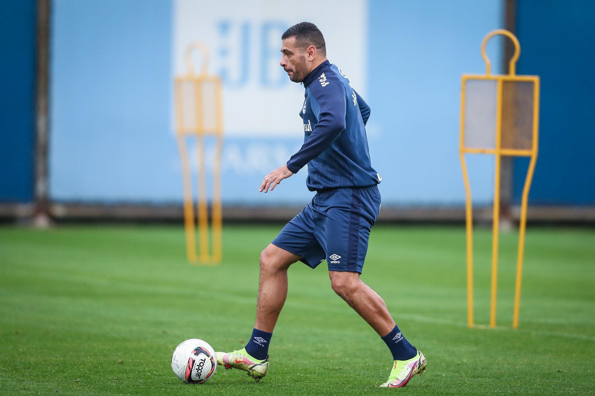 Diego Souza &eacute; a esperan&ccedil;a de gols do Gr&ecirc;mio