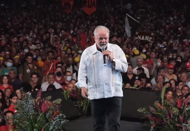 Ex-presidente chegou ao evento ap&oacute;s atos de vandalismo