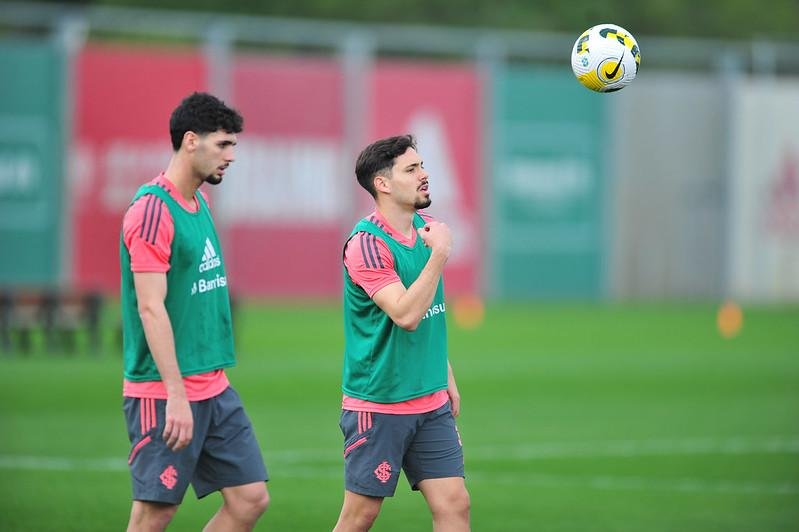 Johnny e Maur&iacute;cio em treino no CT Parque Gigante