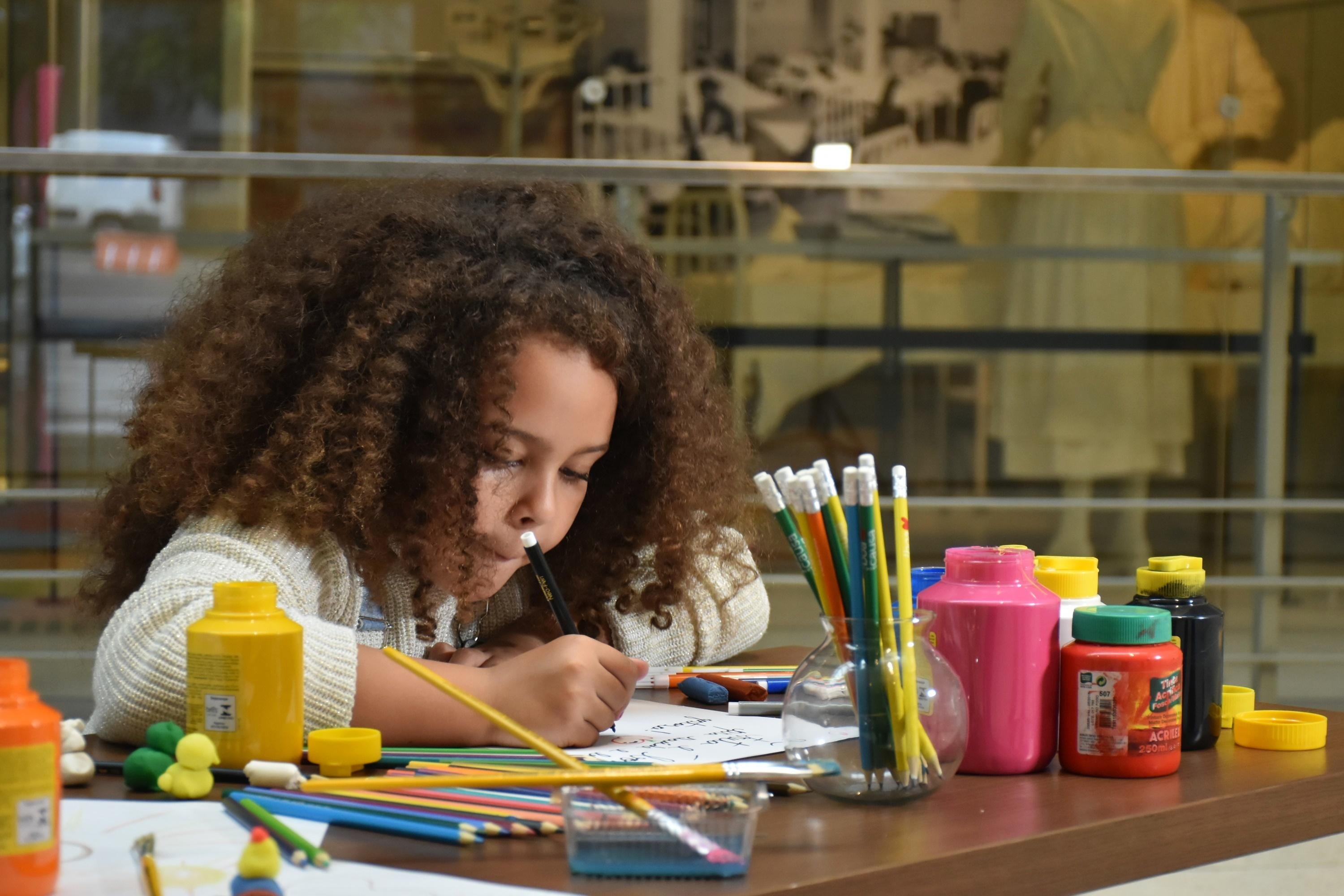 Enquanto os pequenos se soltam, os pais podem aproveitar para conhecer o Bistr&ocirc;, percorrer os espa&ccedil;os do CHC ou visitar o museu e a exposi&ccedil;&atilde;o de pinturas. As vagas s&atilde;o limitadas, conforme lota&ccedil;&atilde;o dos espa&ccedil;os.