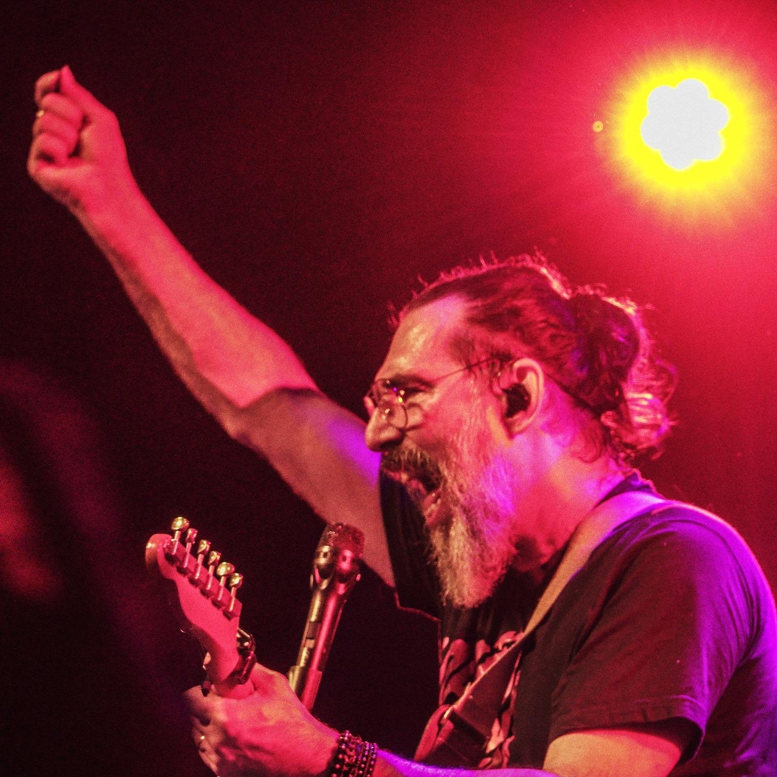 Lob&atilde;o conta que tem mais de 300 m&uacute;sicas no repert&oacute;rio para estes shows