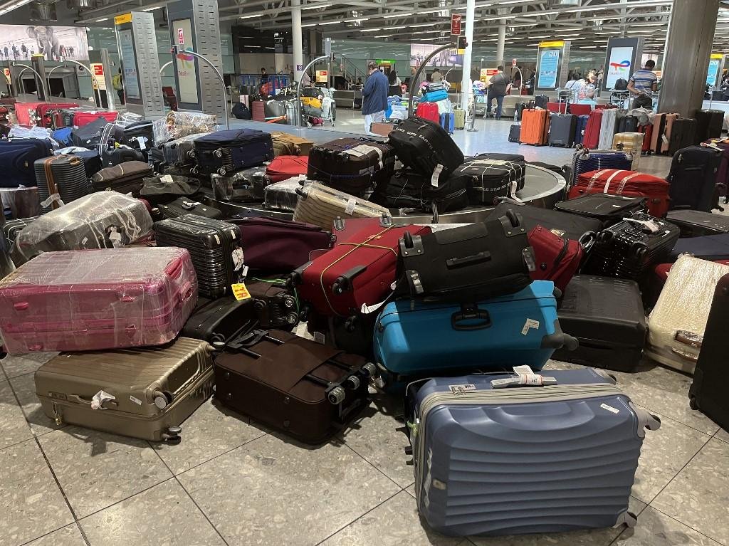 No total, 1,1 mil voos estavam programados para decolar e pousar no aeroporto londrino