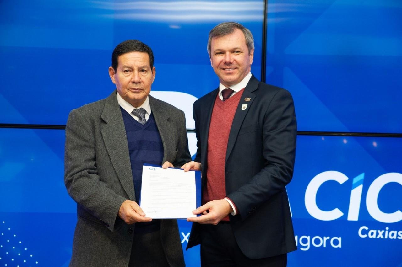 Vice-presidente Hamilton Mour&atilde;o e Celestino Loro, presidente da CIC