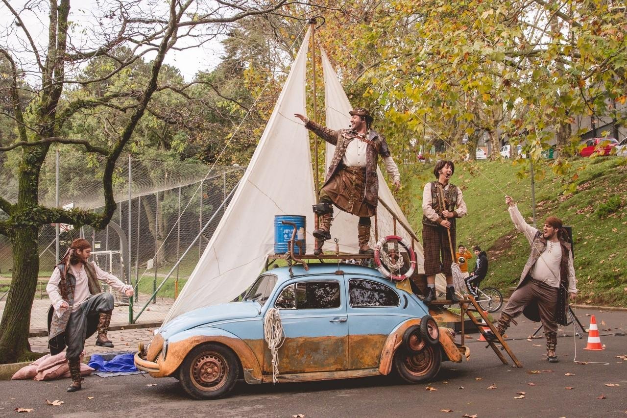 Programa&ccedil;&atilde;o inclui recep&ccedil;&atilde;o com artistas circenses, seis interven&ccedil;&otilde;es de teatro, cinco encontros liter&aacute;rios, entre outras atividades
